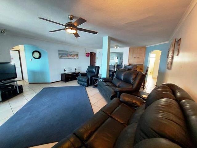 3 Bedroom Apartment in Manaba Beach