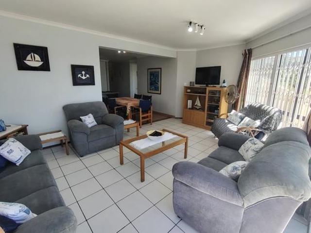 3 Bedroom Apartment in Manaba Beach