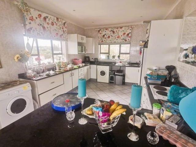 3 Bedroom Apartment in Manaba Beach
