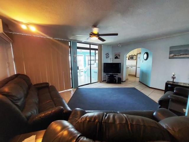 3 Bedroom Apartment in Manaba Beach