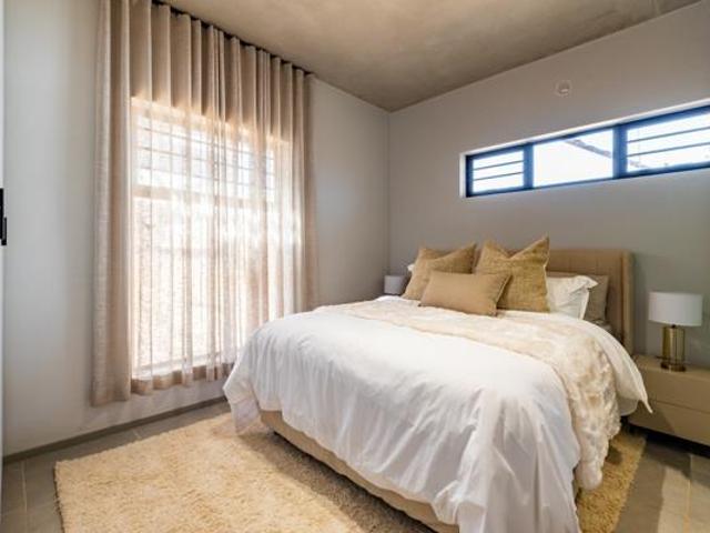 3 Bedroom Apartment in Menlo Park