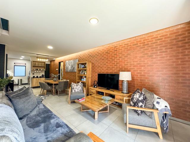 3 Bedroom Apartment in Menlo Park