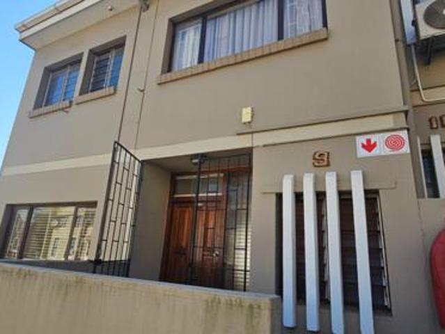 3 Bedroom Apartment in Morningside