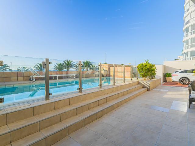 3 Bedroom Apartment in Mouille Point