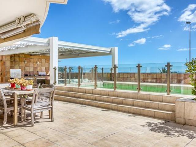 3 Bedroom Apartment in Mouille Point