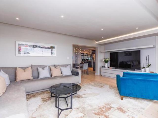 3 Bedroom Apartment in Mouille Point