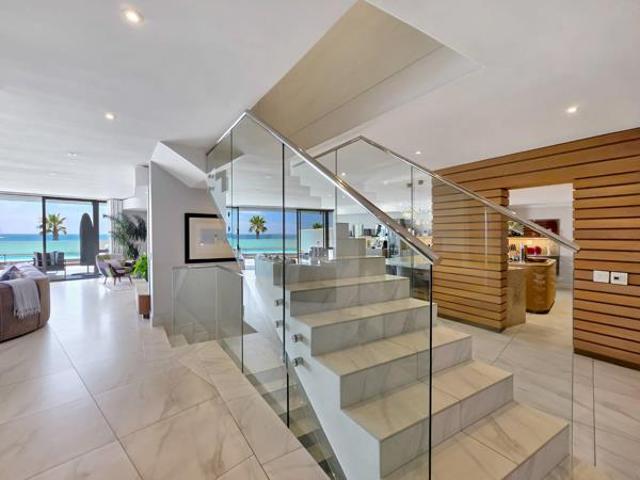 3 Bedroom Apartment in Mouille Point