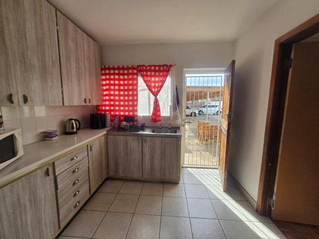 3 Bedroom Apartment in Newton Park