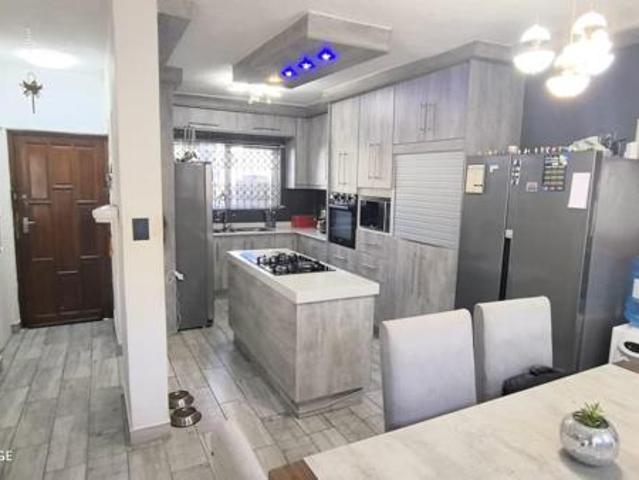 3 Bedroom Apartment in Oaklands