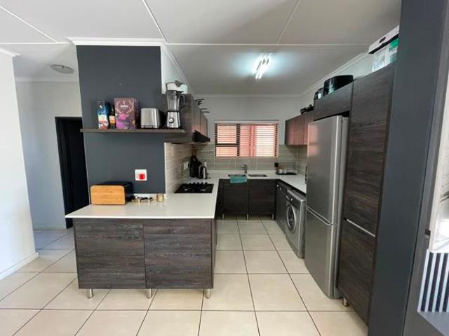 3 Bedroom Apartment in Olivedale