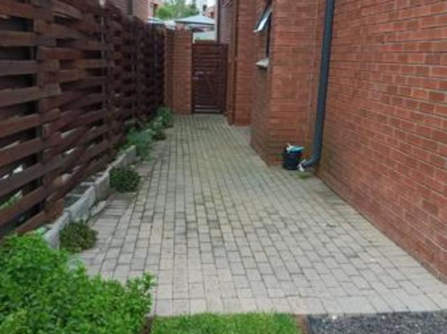 3 Bedroom Apartment in Olivedale