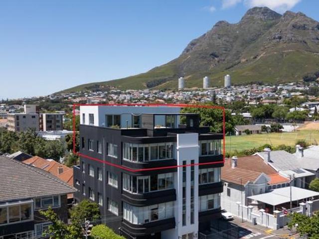 3 Bedroom Apartment in Oranjezicht