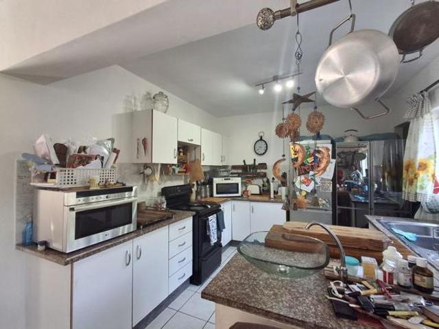 3 Bedroom Apartment in Arboretum