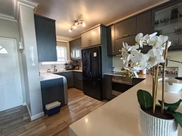3 Bedroom Apartment in Ballito Central
