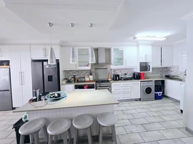 3 Bedroom Apartment in Ballito Central