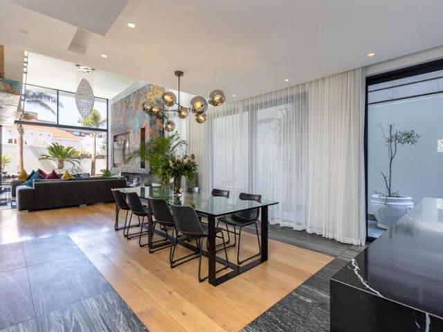 3 Bedroom Apartment in Bantry Bay