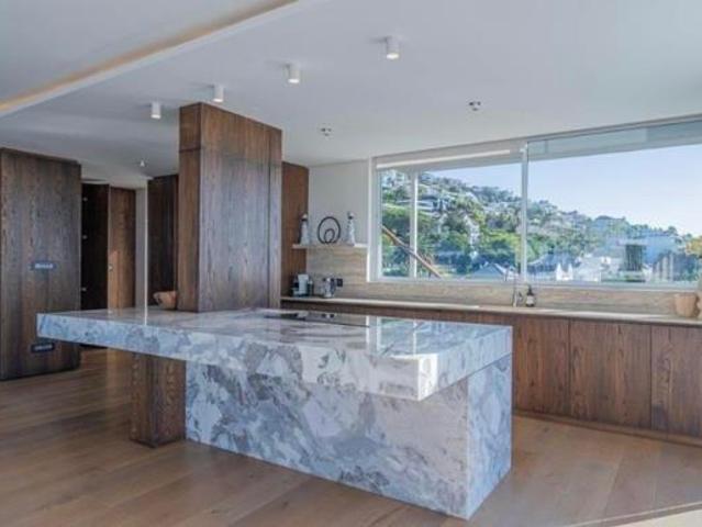 3 Bedroom Apartment in Bantry Bay