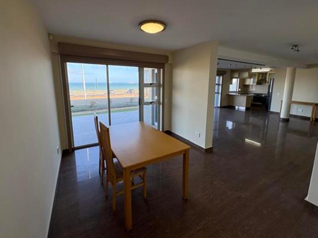 3 Bedroom Apartment in Bloubergstrand