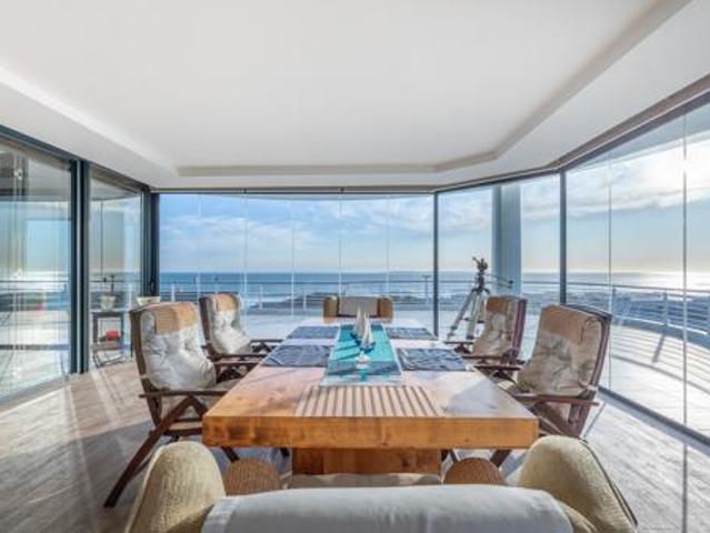 3 Bedroom Apartment in Bloubergstrand