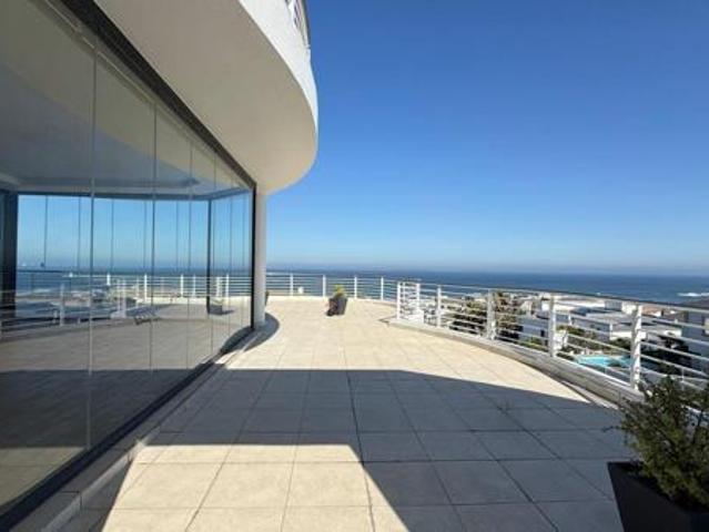 3 Bedroom Apartment in Bloubergstrand