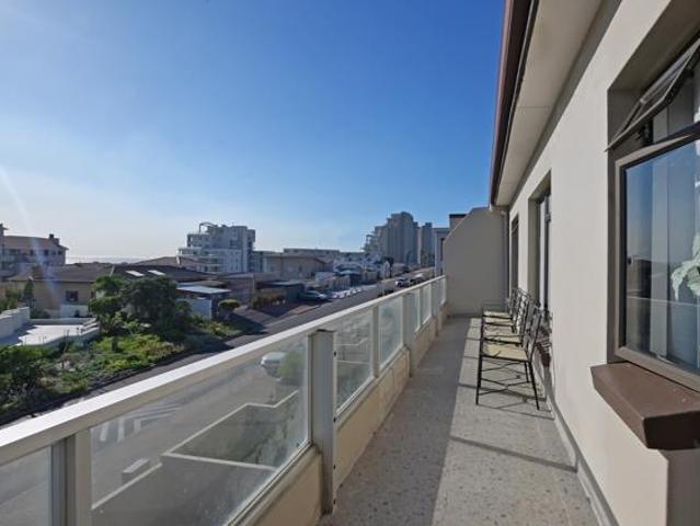 3 Bedroom Apartment in Bloubergrant