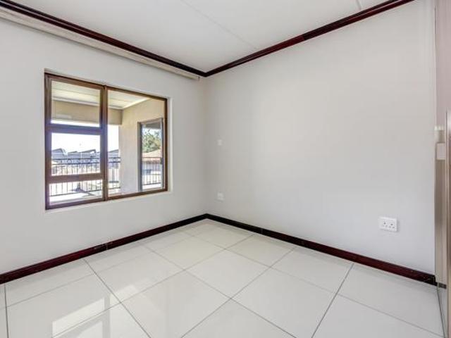 3 Bedroom Apartment in Broadacres