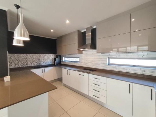 3 Bedroom Apartment in Bryanston
