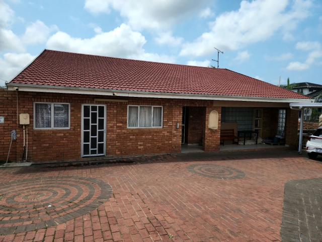 3 Bedroom Apartment in Clare Estate