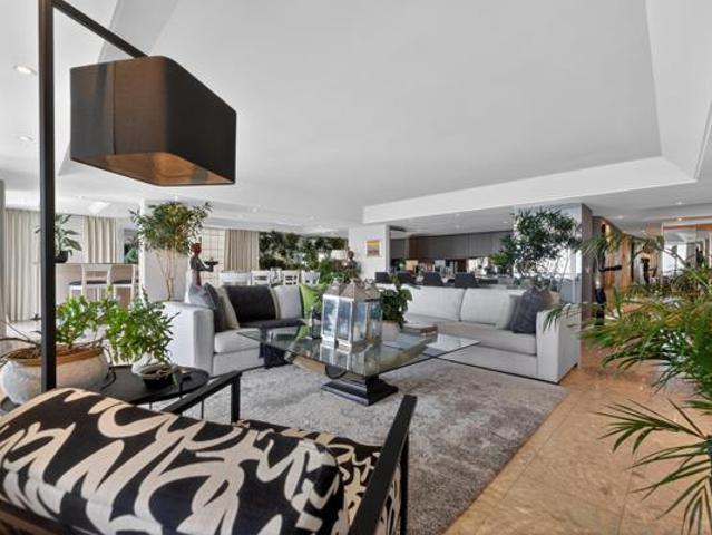 3 Bedroom Apartment in Clifton