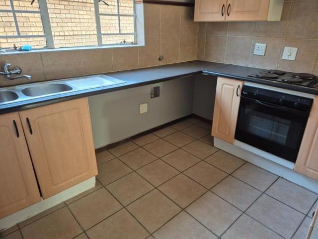 3 Bedroom Apartment in Die Hoewes