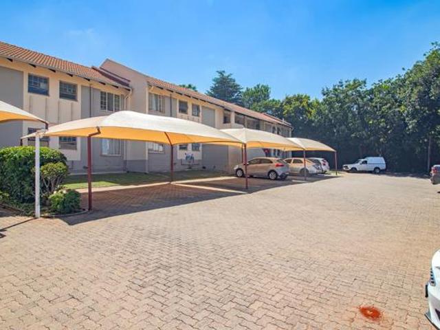 3 Bedroom Apartment in Die Hoewes