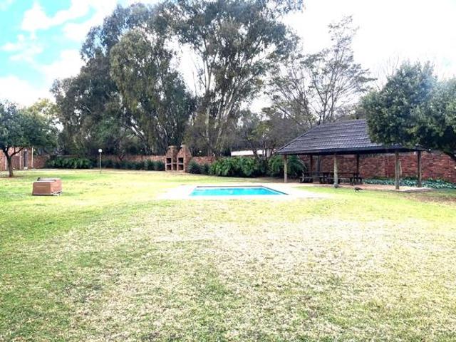 3 Bedroom Apartment in Die Hoewes