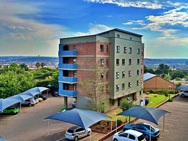 3 Bedroom Apartment in Die Hoewes