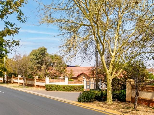 3 Bedroom Apartment in Die Hoewes