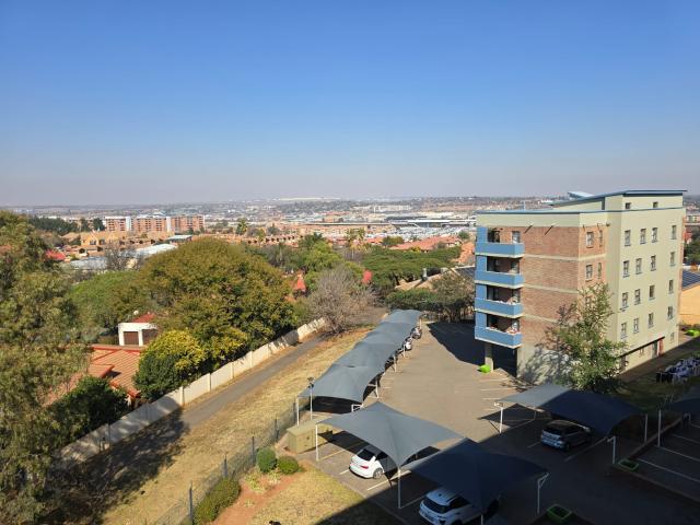 3 Bedroom Apartment in Die Hoewes