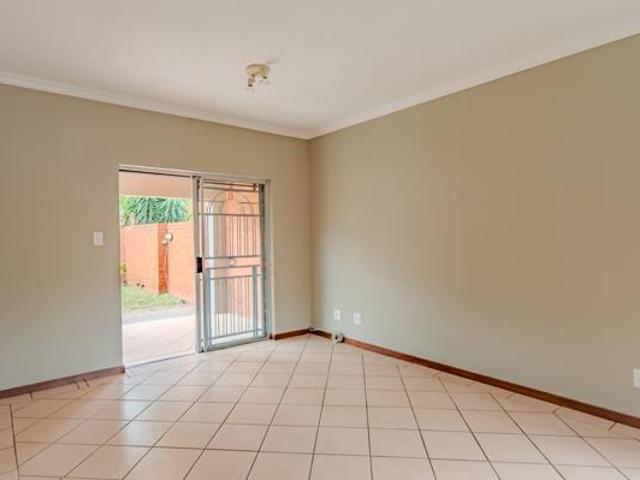 3 Bedroom Apartment in Die Hoewes