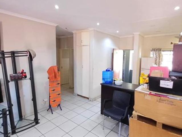 3 Bedroom Apartment in Die Hoewes