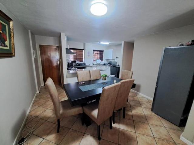 3 Bedroom Apartment in Die Hoewes