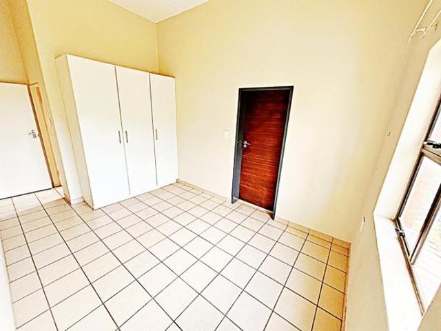 3 Bedroom Apartment in Die Hoewes