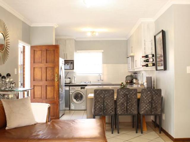 3 Bedroom Apartment in Die Hoewes