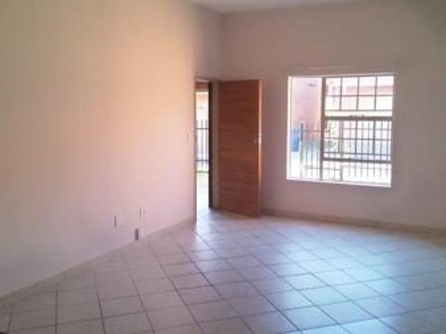 3 Bedroom Apartment in Elarduspark