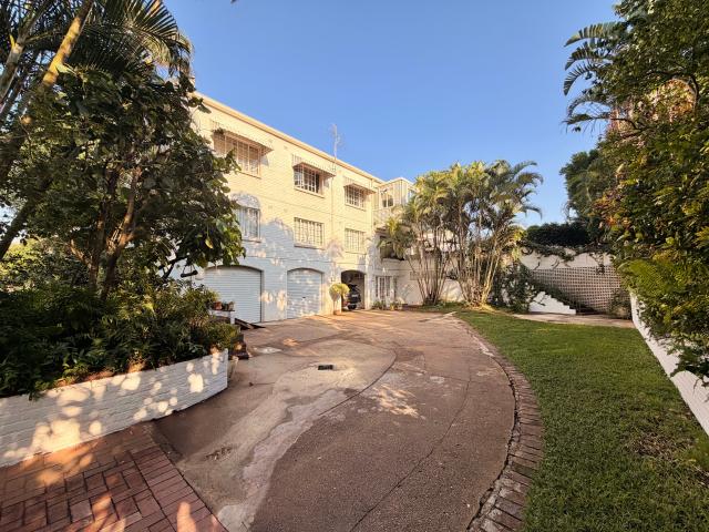 3 Bedroom Apartment in Essenwood