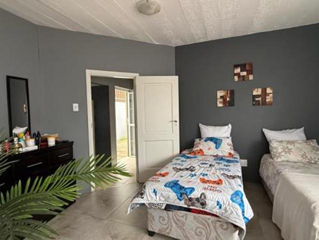 3 Bedroom Apartment in Essenwood