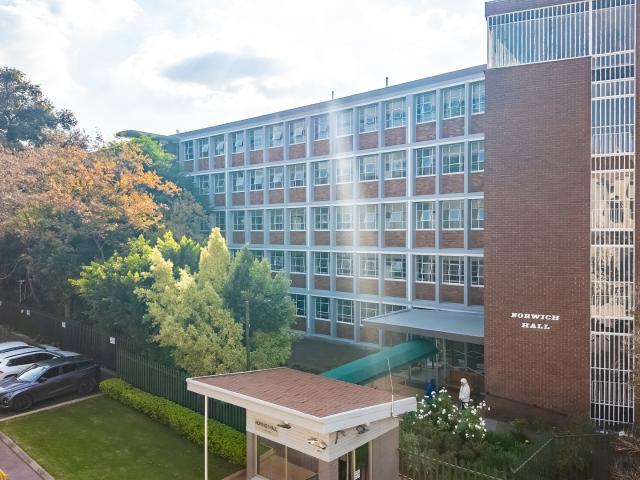 3 Bedroom Apartment in Fairway