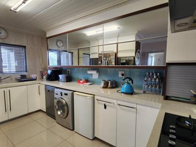 3 Bedroom Apartment in Ferreira Town