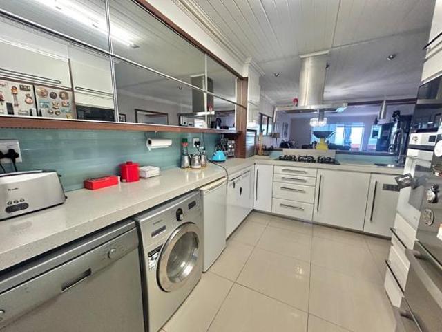 3 Bedroom Apartment in Ferreira Town