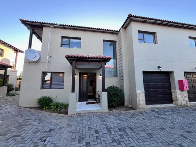 3 Bedroom Apartment in Ferreira Town