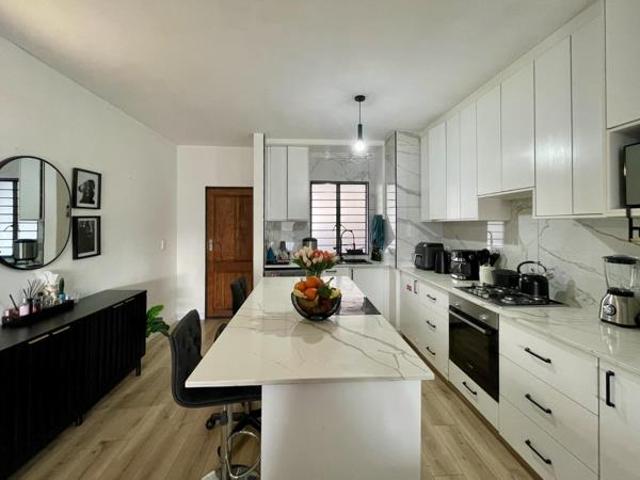 3 Bedroom Apartment in Glen Lauriston
