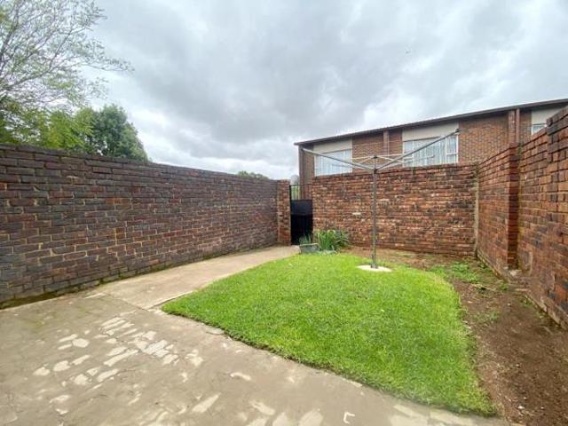 3 Bedroom Apartment in Grobler Park