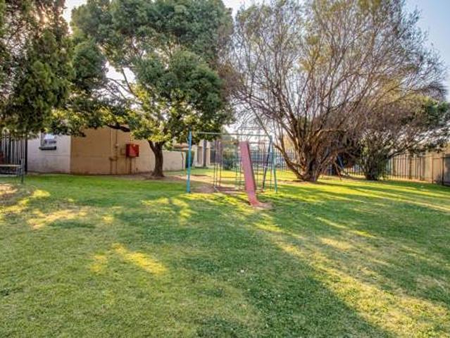 3 Bedroom Apartment in Grobler Park